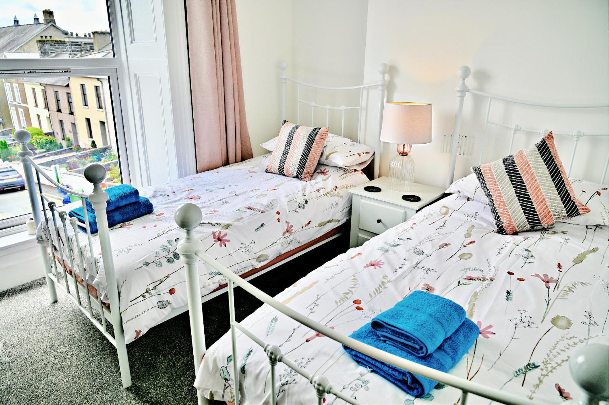 Porthmadog, Sleeps 11, 5 Bedrooms, 5 Bathrooms, Mountain Views Ngoại thất bức ảnh